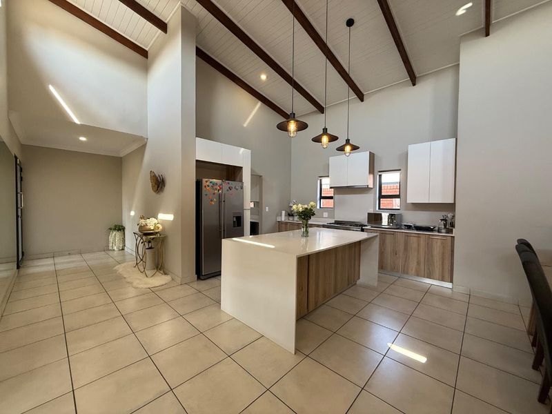 Immaculate Single-Level Home on a Prime Corner Stand - Photo 7