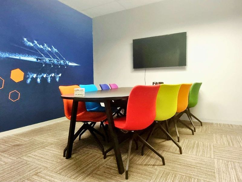 ±320 m2 first-floor HQ office in La Lucia Ridge. Gross R170/m2 (ex VAT). Fibre, lift, backup power & water, security. Avail. 01 Feb 2026 - Photo 3