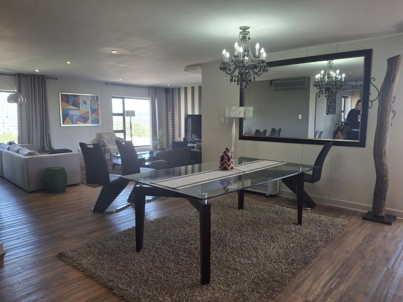 AN EXQUISITE THREE BEDROOM FURNISHED PENTHOUSE - Photo 10