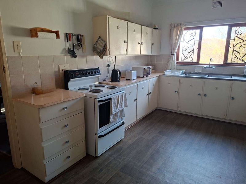 EXCELLENTLY POSITIONED HOME ON A DOUBLE STAND!! - Photo 6