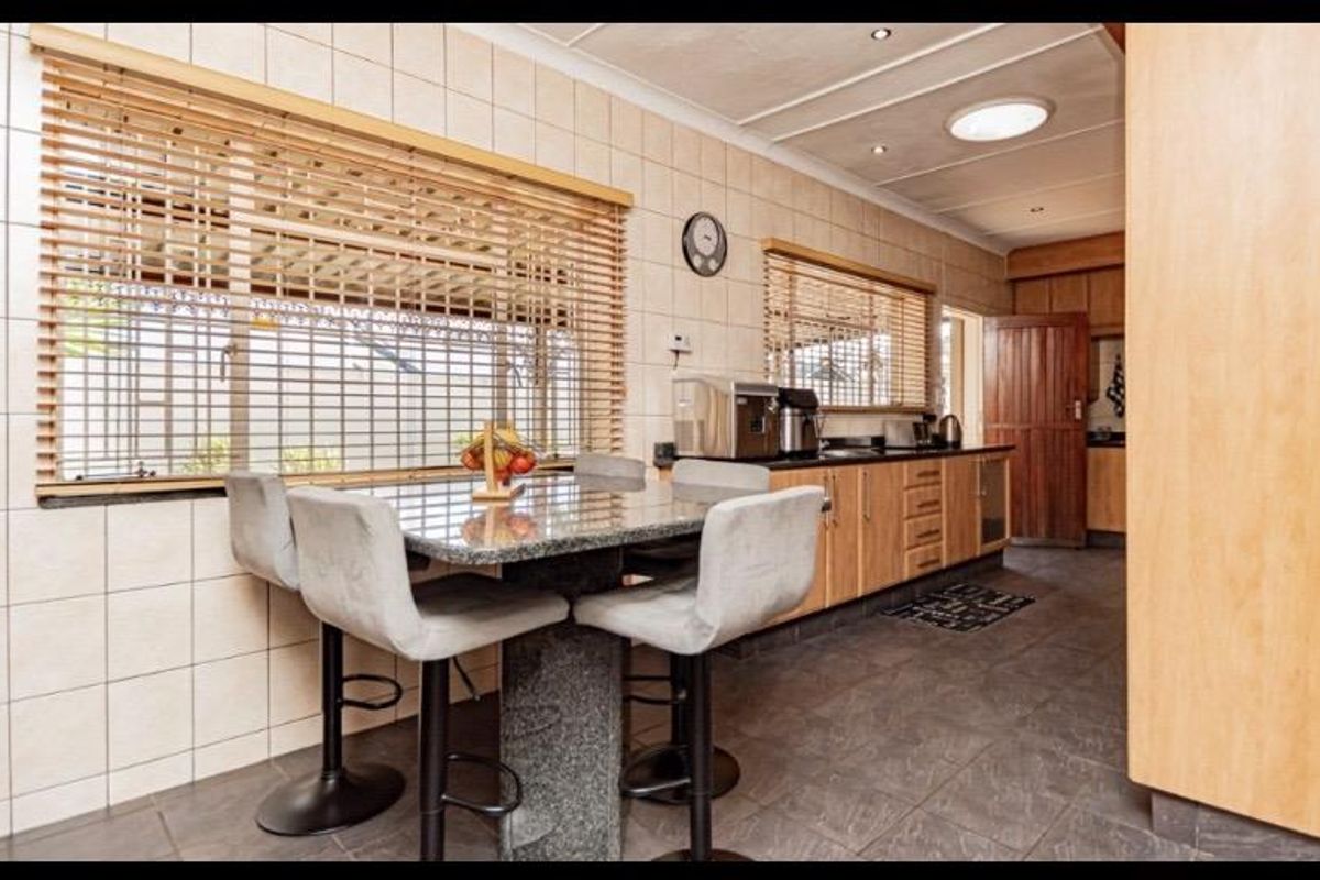 4 Bedroom House for Rent - Photo 4