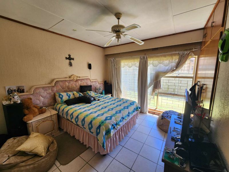 The perfect extra-large family home. - Photo 10