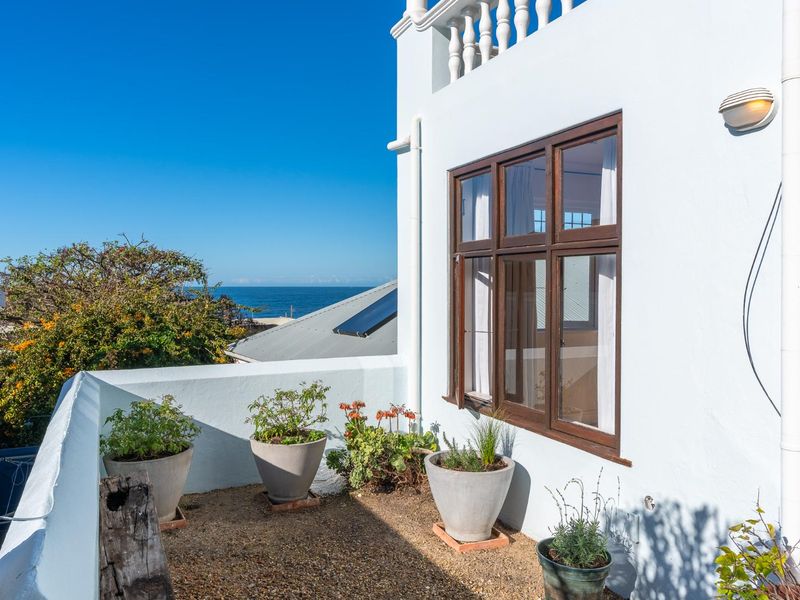 Elevated Coastal Charm with Unmatched False Bay Views for Rent Long Term - Photo 7