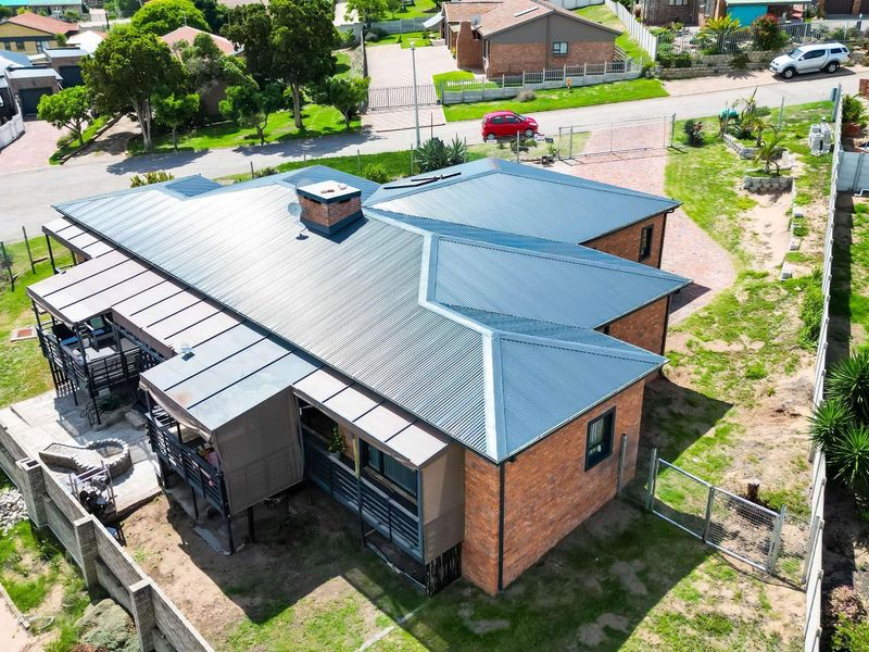 REFRESHINGLY DIFFERENT IN EVERY WAY FOR VERSATILE DUAL LIVING - Photo 2