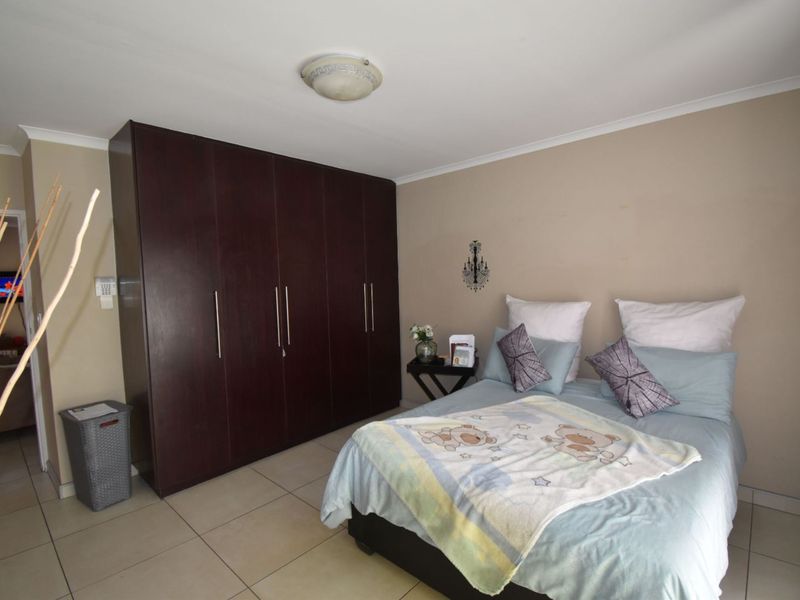 Townhouse in Lagoon - Photo 5