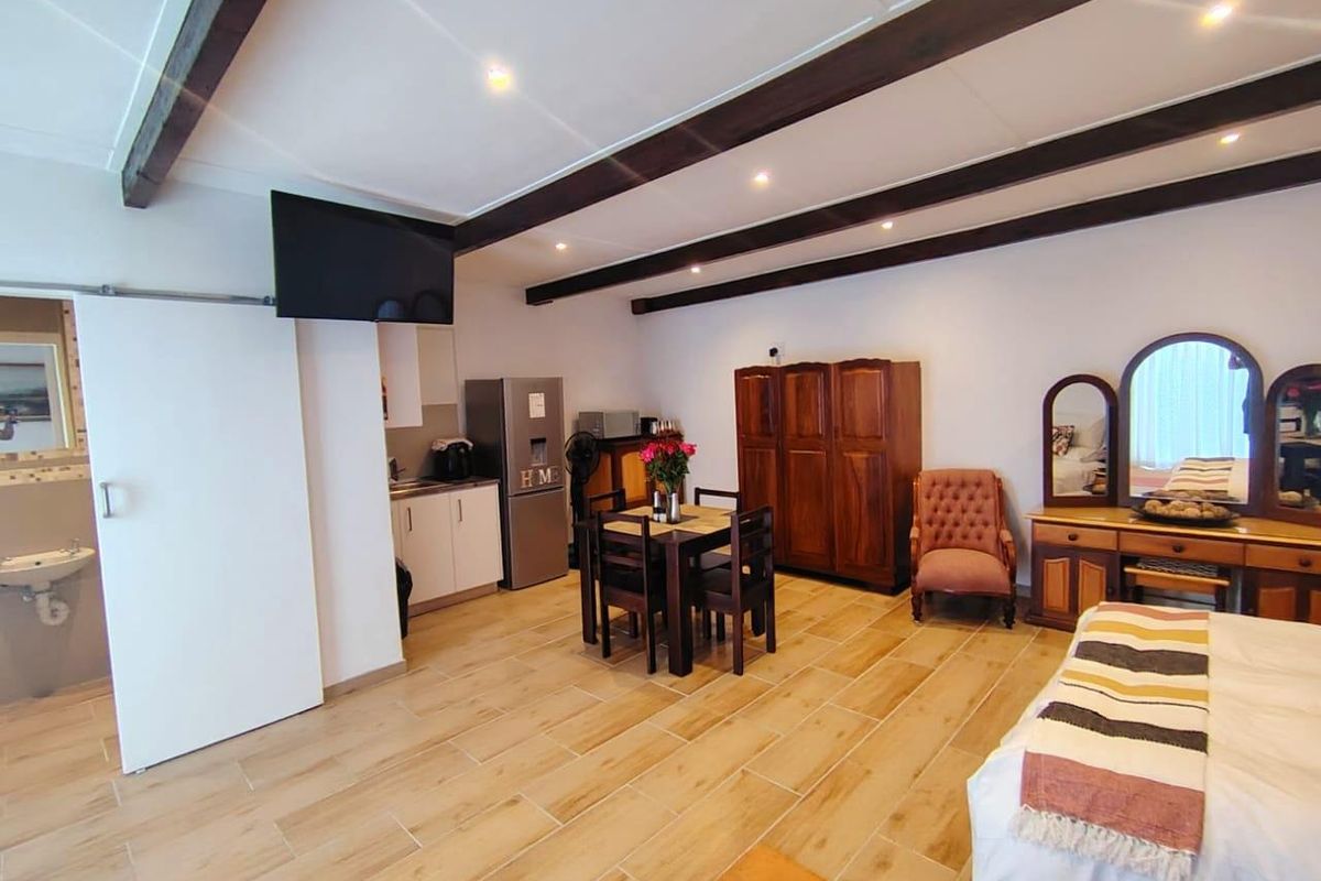 Elegant Furnished Garden cottage in Milnerton - Photo 2
