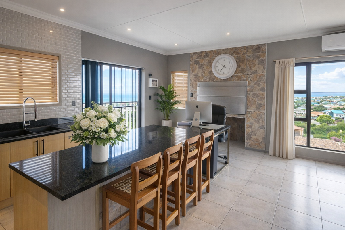 Versatile Dual-Living - 4 Bedroom House for Sale in Dana Bay - Photo 5