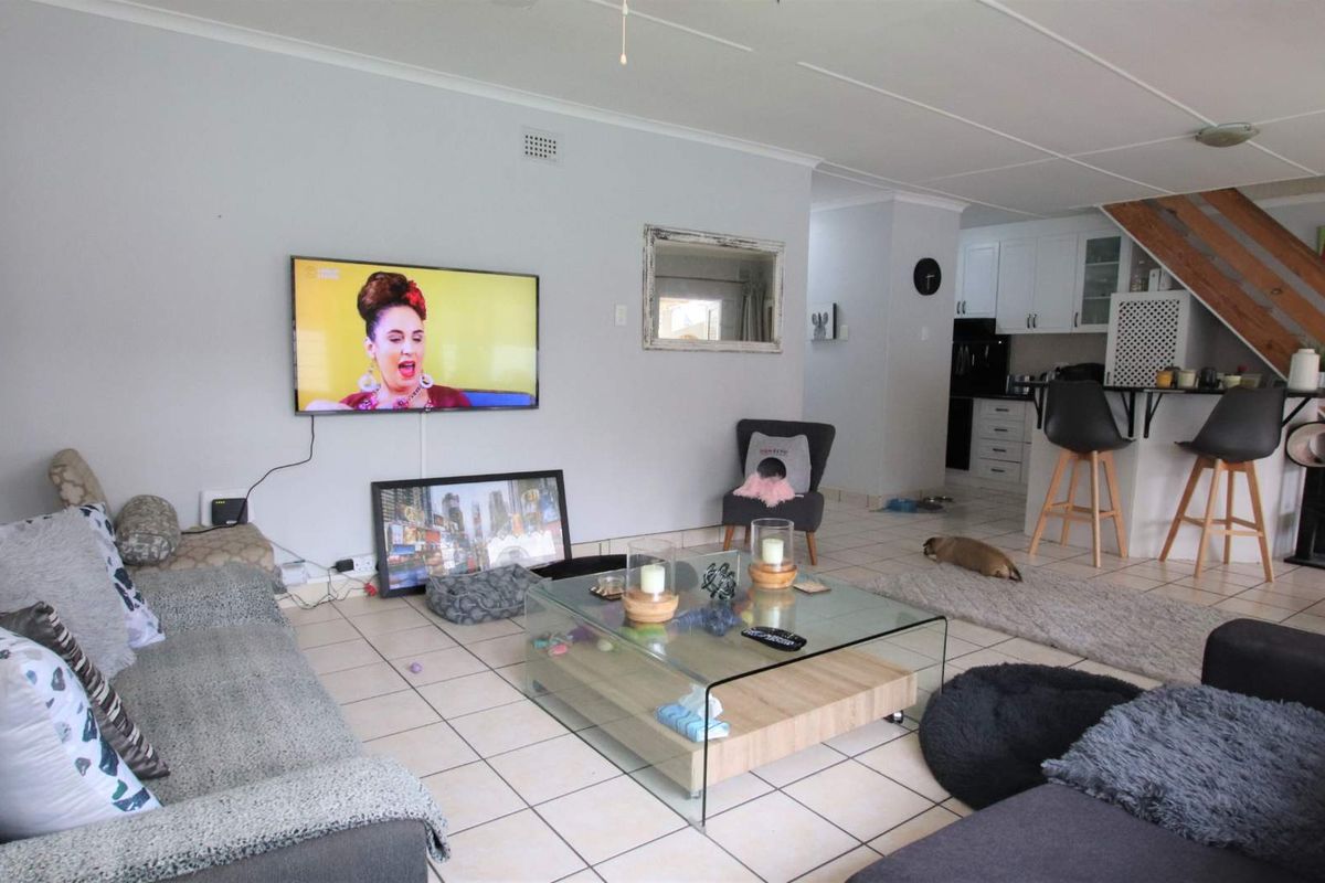 Pet friendly Garden Townhouse, with private pool within 500 meters of the Beach!! - Photo 5