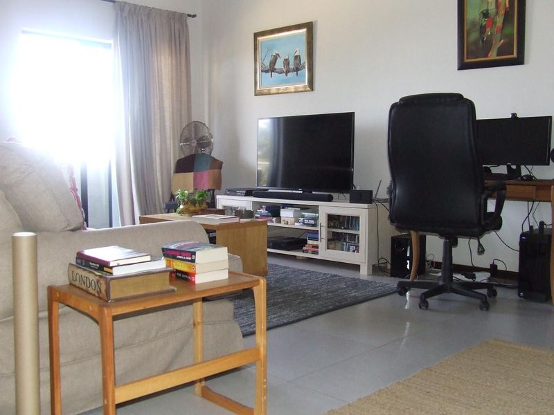 Top Floor 2 Bed 2 Bath Apartment for sale in Jackal Creek Golf Estate - Photo 7