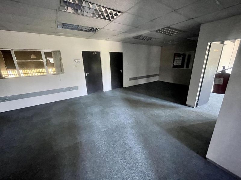 Hendra - Functional 256 sqm Industrial Unit To Let | Secure Rinaldo Park - Photo 10