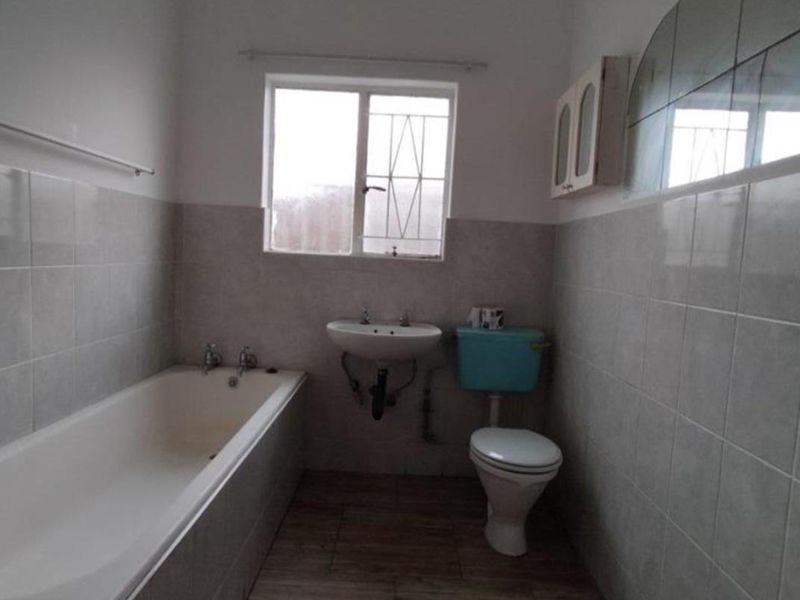 Two Bedroom Ground Floor Apartment for sale - Photo 8