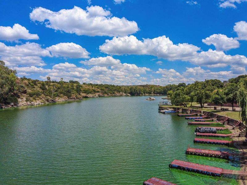 Luxury 4-Bedroom Estate Home on 4 Stands with 9 Garages – Vaaloewer - Photo 2