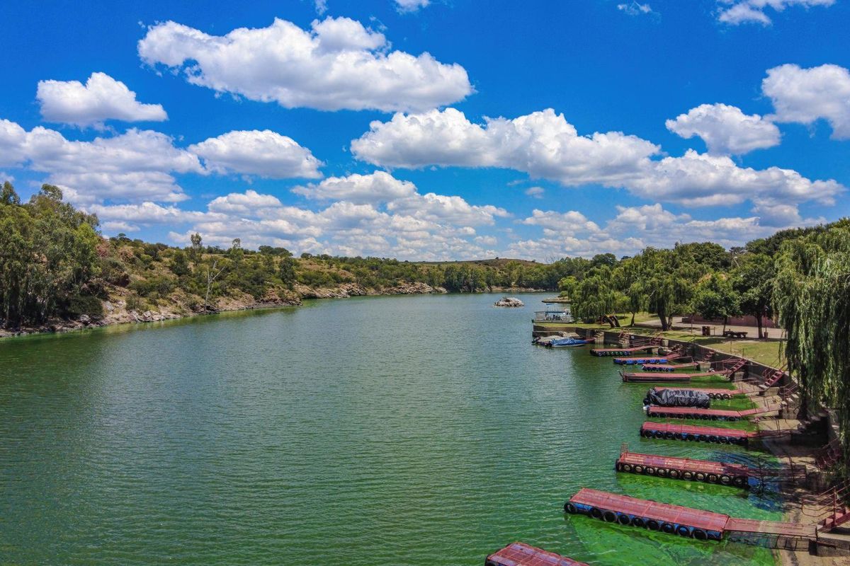 Luxury 4-Bedroom Estate Home on 4 Stands with 9 Garages – Vaaloewer - Photo 2