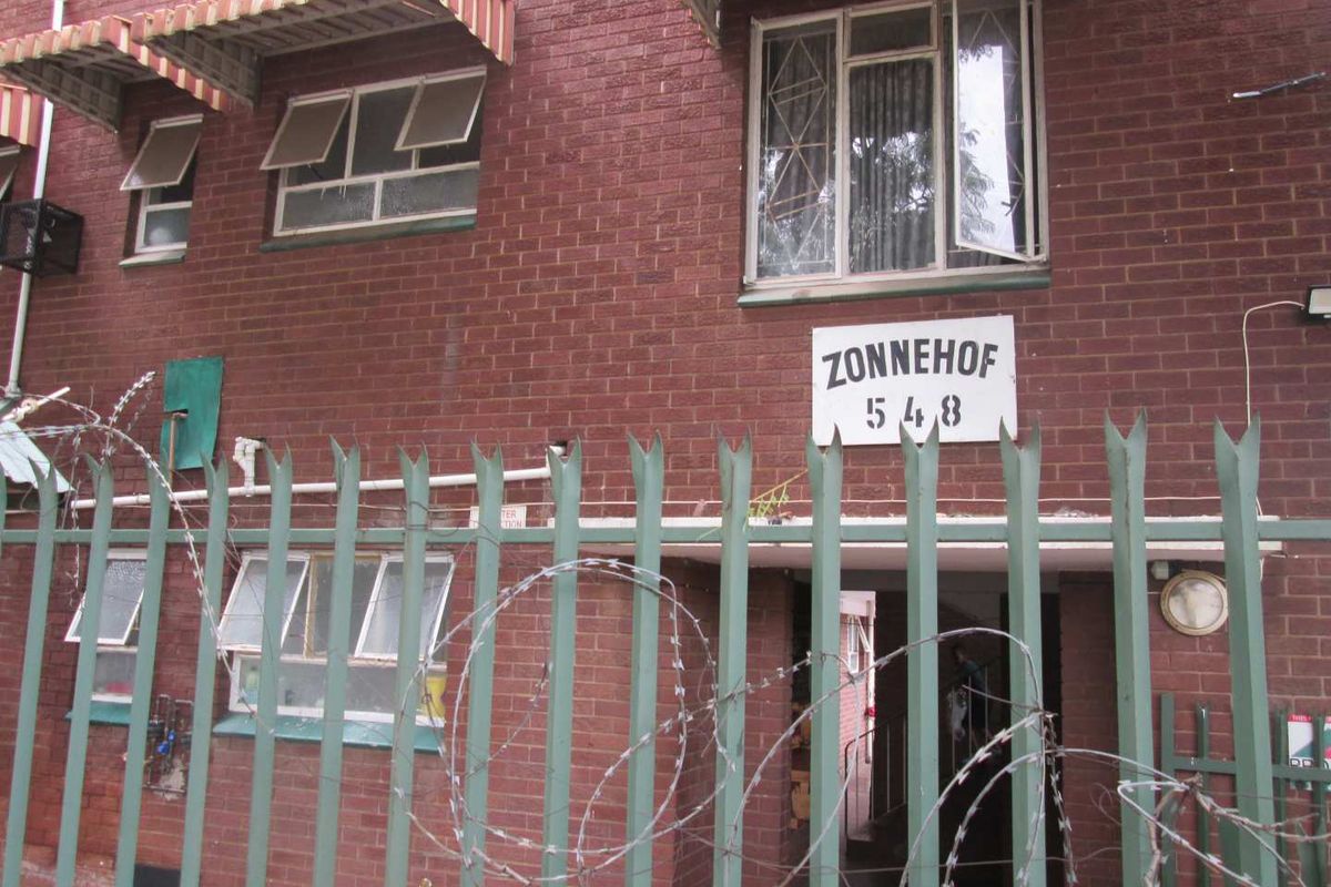 BEAUTIFUL AND NEAT [2.5] TWO AND HALF BEDROOMS FOR SALE IN MUCKLENEUK [PTA ] - Photo 4