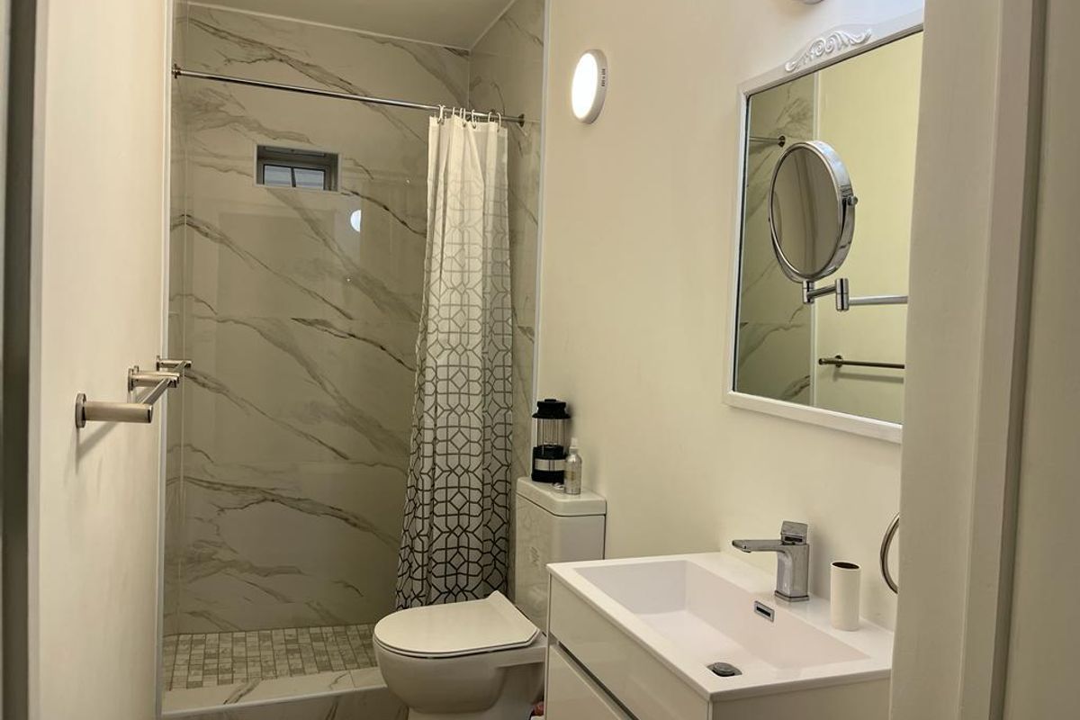 Beautifully decorated one bed apartment off the main house - Photo 4