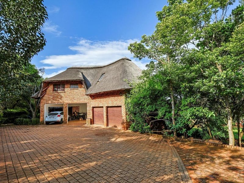 A Serene Bush Lodge-Style Home with Exceptional Family Space - Photo 4