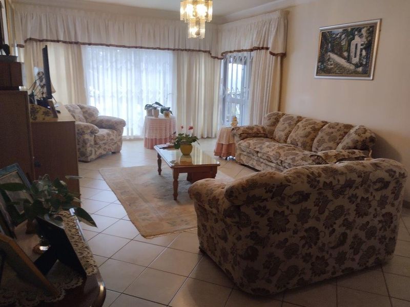 Spacious 4-Bedroom single level Family Home - Photo 7