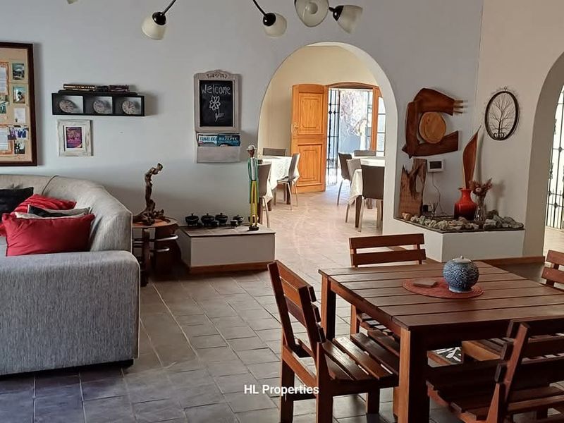 This Guesthouse is perfectly located for this business! Don't miss this opportunity. - Photo 4