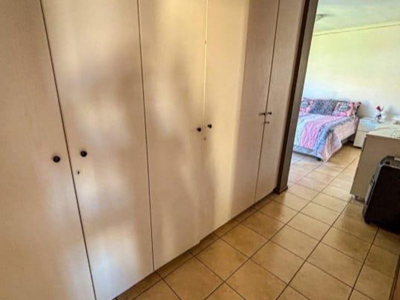 2 BedrTownhouse for Sale in Mondeor - Photo 10