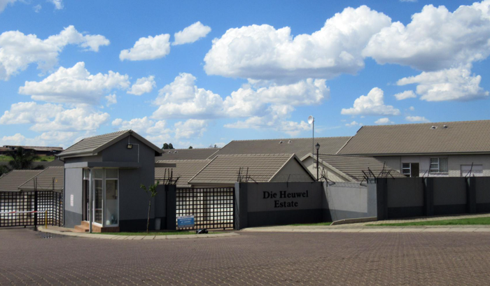 Property #2494784, Townhouse For Sale in Die Heuwel