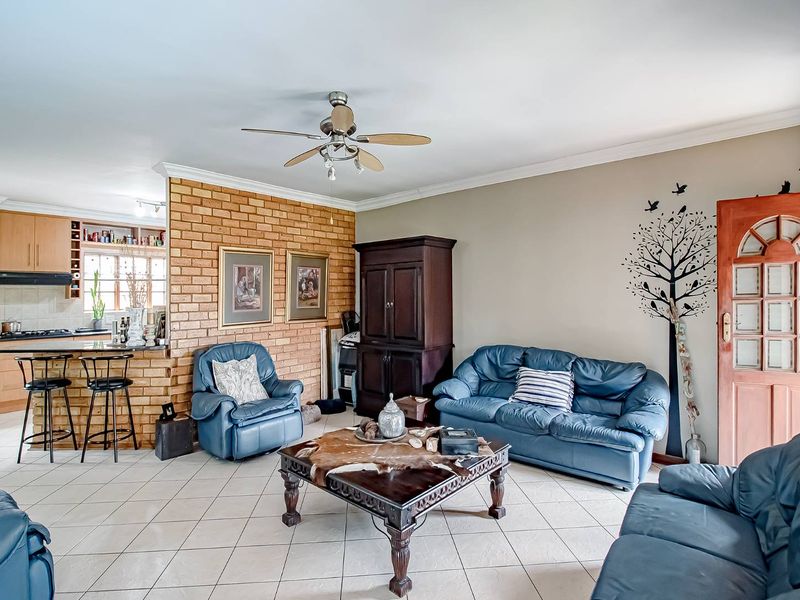 3 Bedroom 2 bathroom home - Photo 6