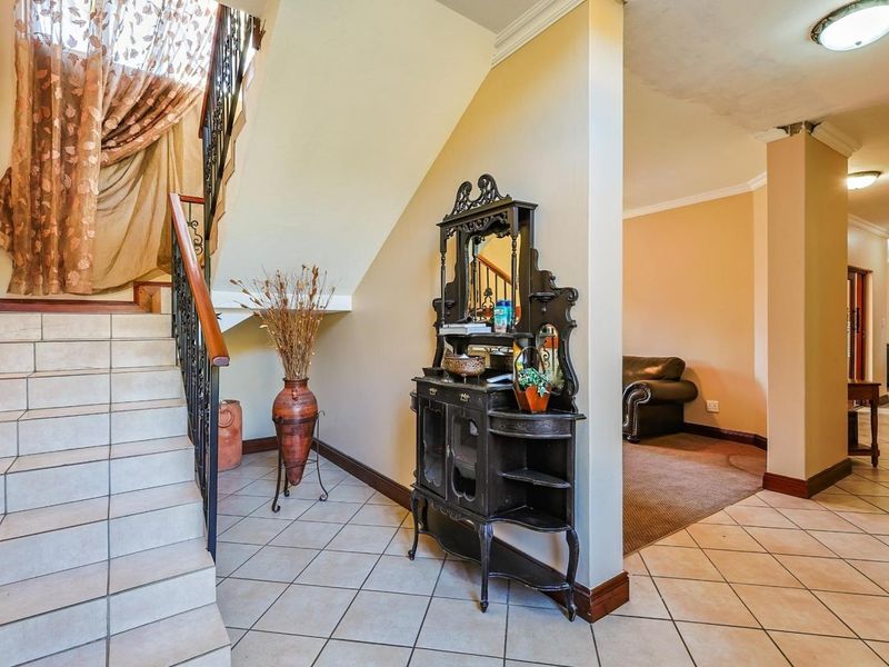 Stunning Fully Furnished Family Home in Silver Lakes Golf and Wildlife Estate – For Rent! - Photo 4