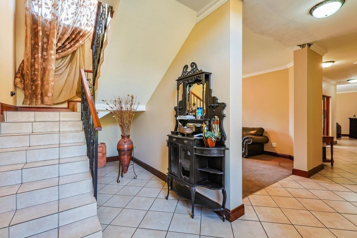 Stunning Fully Furnished Family Home in Silver Lakes Golf and Wildlife Estate – For Rent! - Photo 4