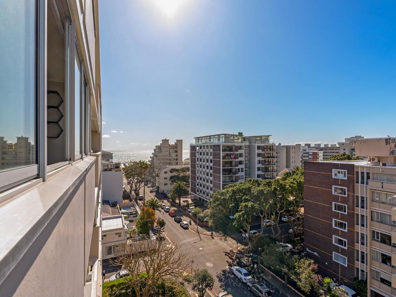 PERFECT LOCATION IN SEA POINT - Photo 4