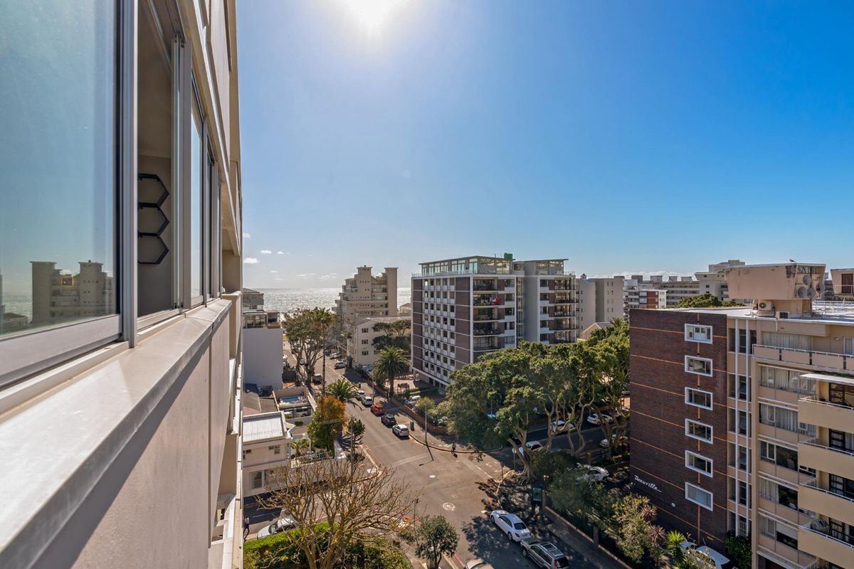 PERFECT LOCATION IN SEA POINT - Photo 4