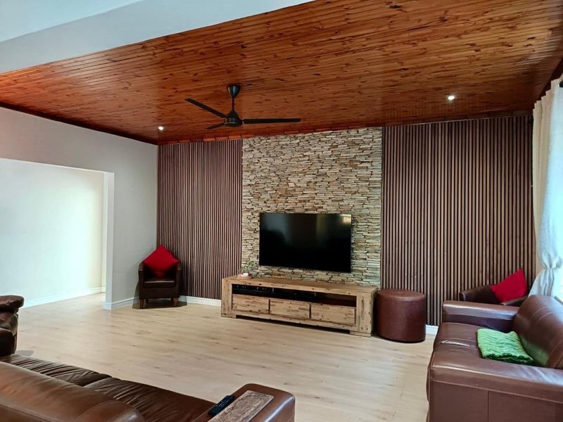 Modern Family Home with Flatlet, Granny Flat &amp; Stunning Views in Brighton Beach - Photo 10
