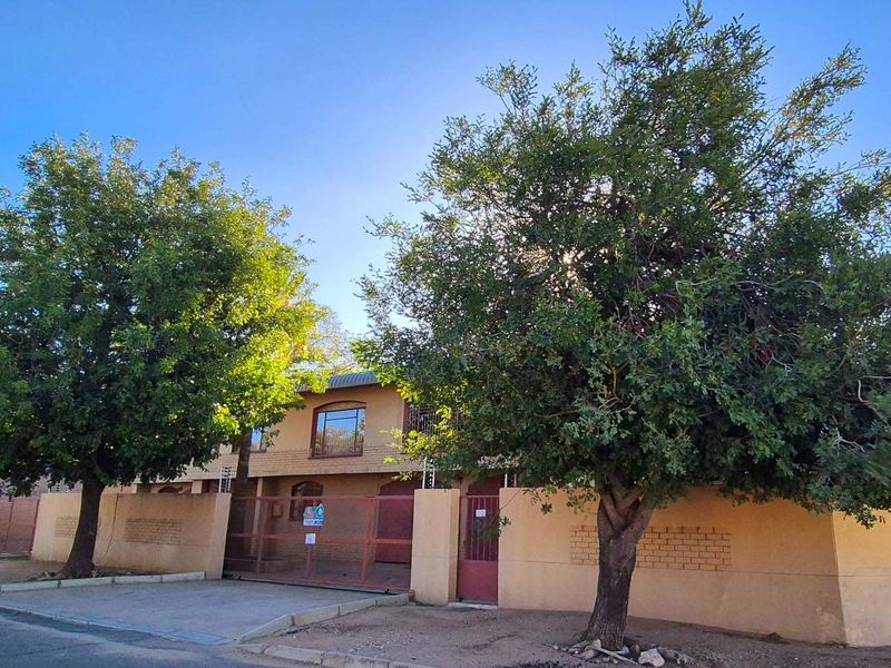 Spacious Family Home for Sale in the Central of Okahandja! - Photo 4