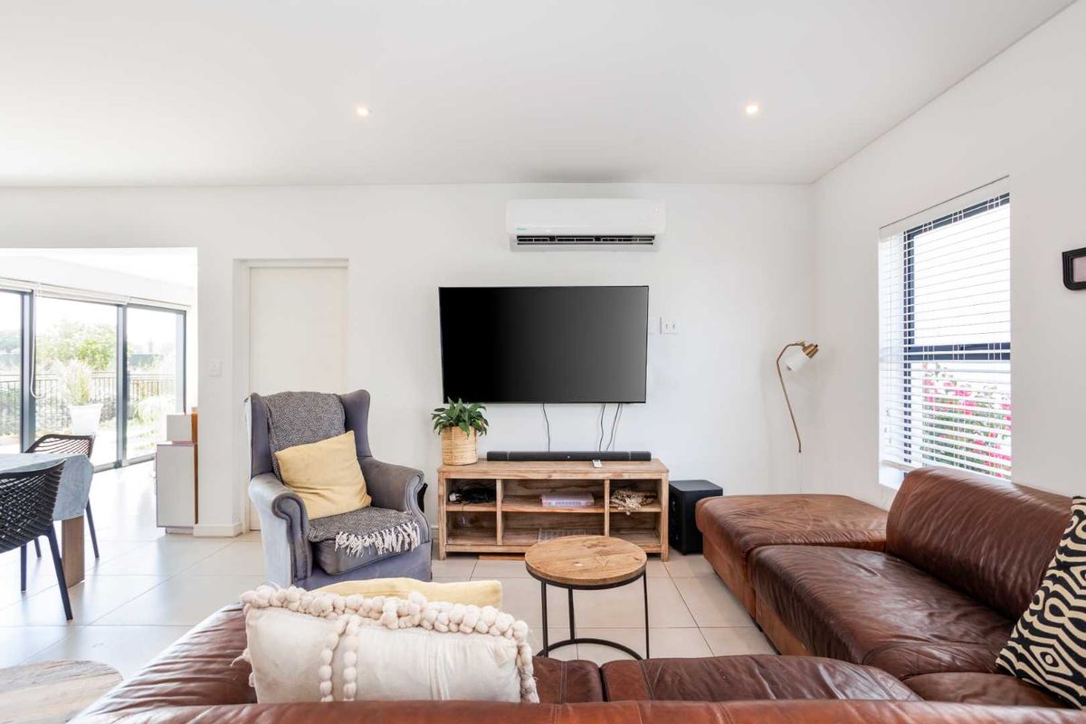 Three-Bedroom Family Home to Rent in Paarl Valleij Lifestyle Estate & Farm - Photo 5