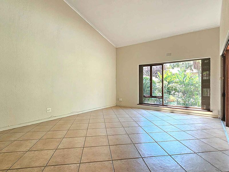 Sandton 3 bedroom Townhouse with Private Garden and Private Swimming Pool - Photo 5