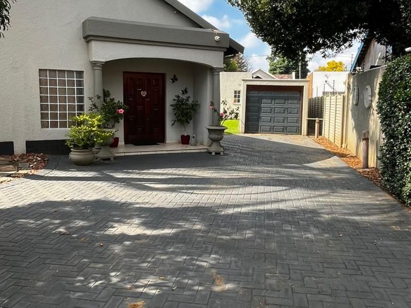 4 Bedroom family Home situated in the sought after area of farrarmere - Photo 2