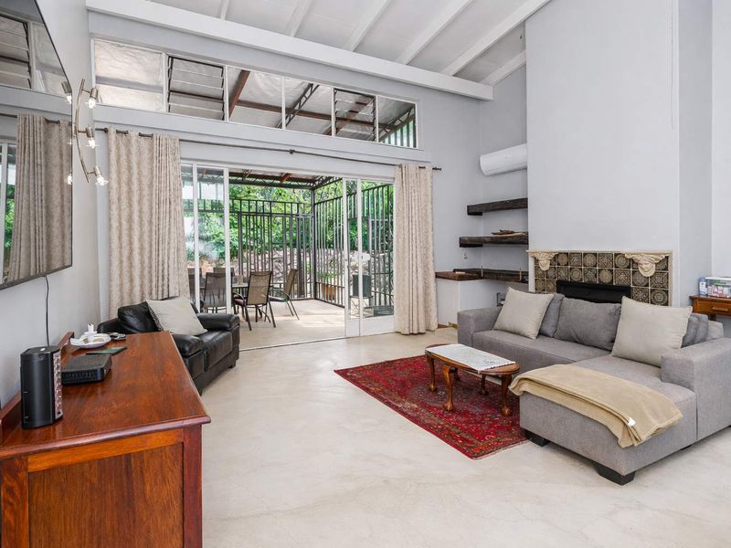 "Dive Into Comfort: Stunning Poolside Sanctuary with Granny Flat!" - Photo 6