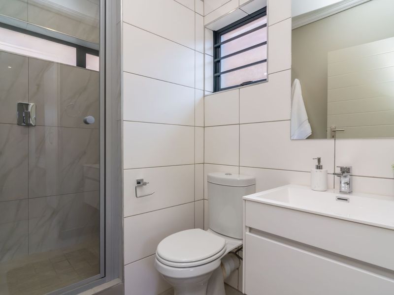 Invest smart in a brand-new 3-bedroom single storey home with quality finishes - Photo 10