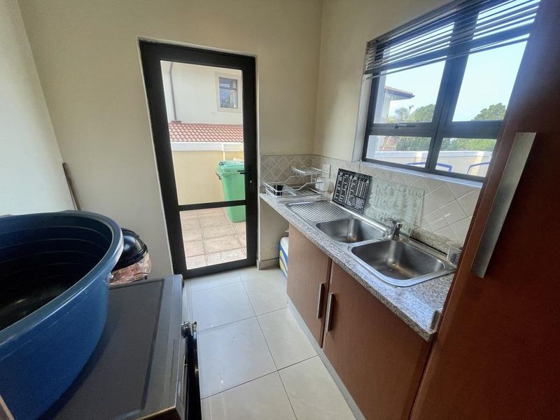 Hendra - Modern 4-Bedroom Home for Sale in Prestigious Izinga Ridge - Photo 9