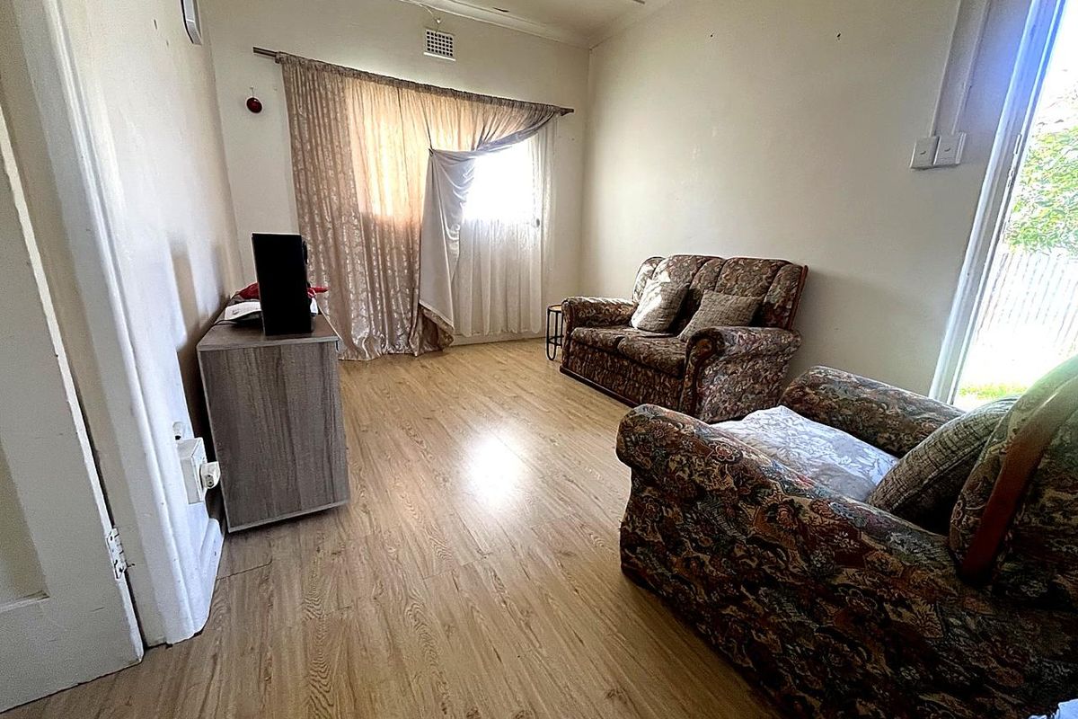 Two Bedroom Freestanding House - Photo 4