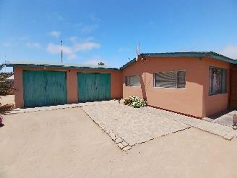 HOUSE FOR SALE (BUSINESS RIGHTS)  - HENTIESBAY - Photo 4