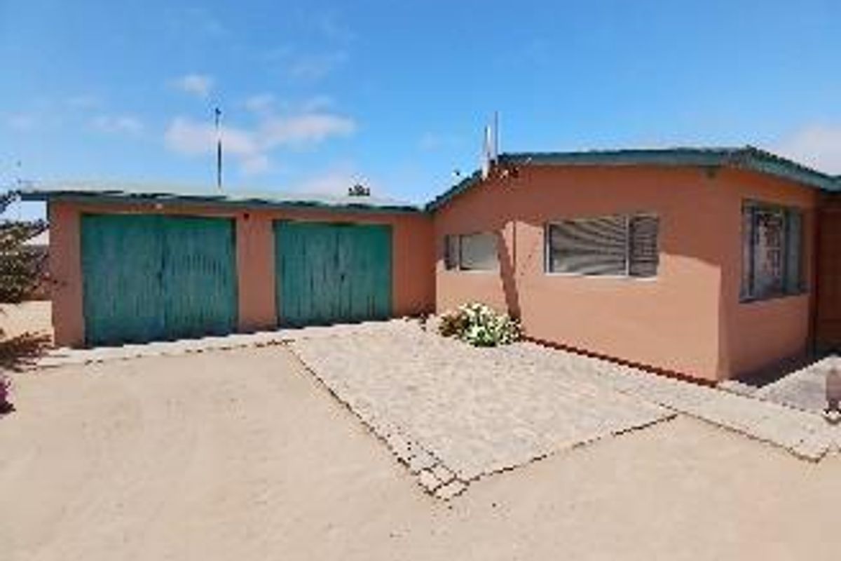 HOUSE FOR SALE (BUSINESS RIGHTS)  - HENTIESBAY - Photo 4