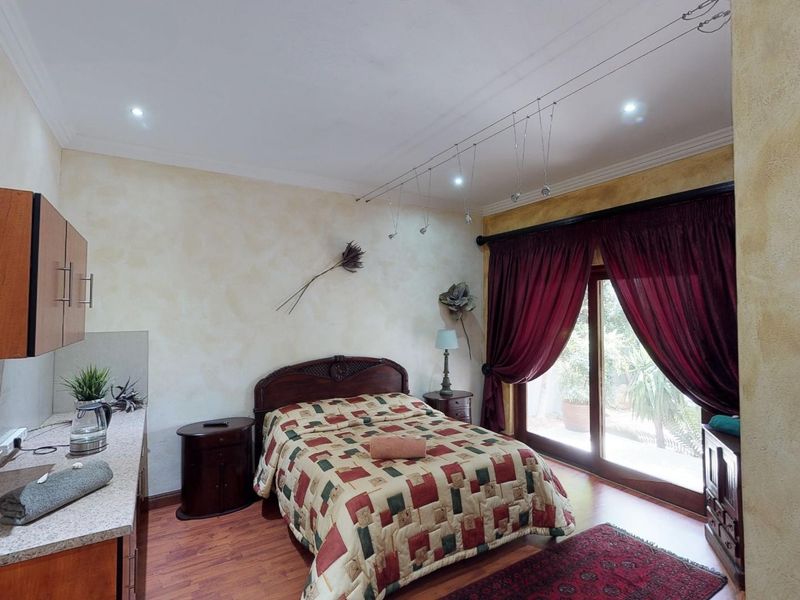 OFF-THE-GRID MASTERPIECE IN SOUGHT AFTER SILVER LAKES - COMMANDING PRESENCE WITH EFFORTLESS LIVING - Photo 9