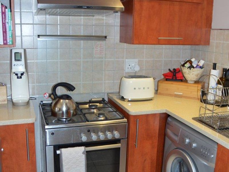 STUNNING DOUBLE VOLUME LOFT APARTMENT IN CRAIGHALL PARK - Photo 8