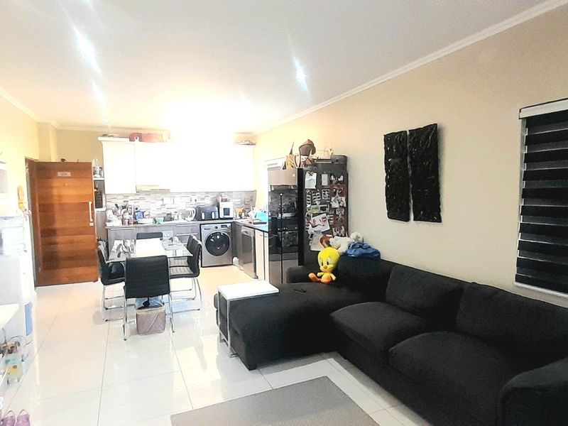 2 bedroom apartment in Umhlanga - Photo 2