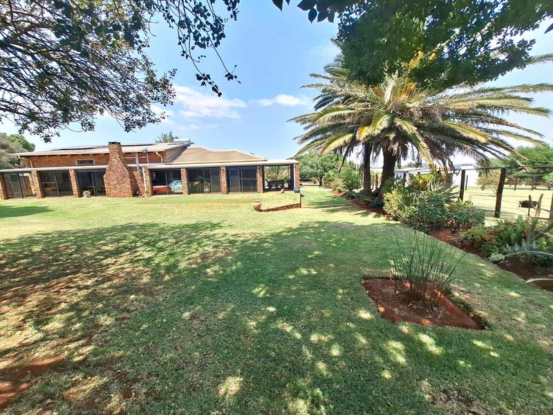 Country Living At Its Best! - Photo 2