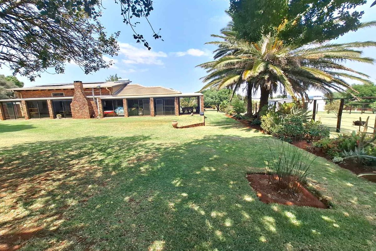 Country Living At Its Best! - Photo 2