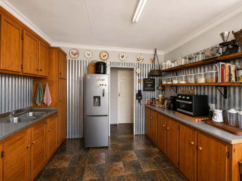 Spacious 4-Bedroom Haven Awaits in Ladybrand! - Photo 5