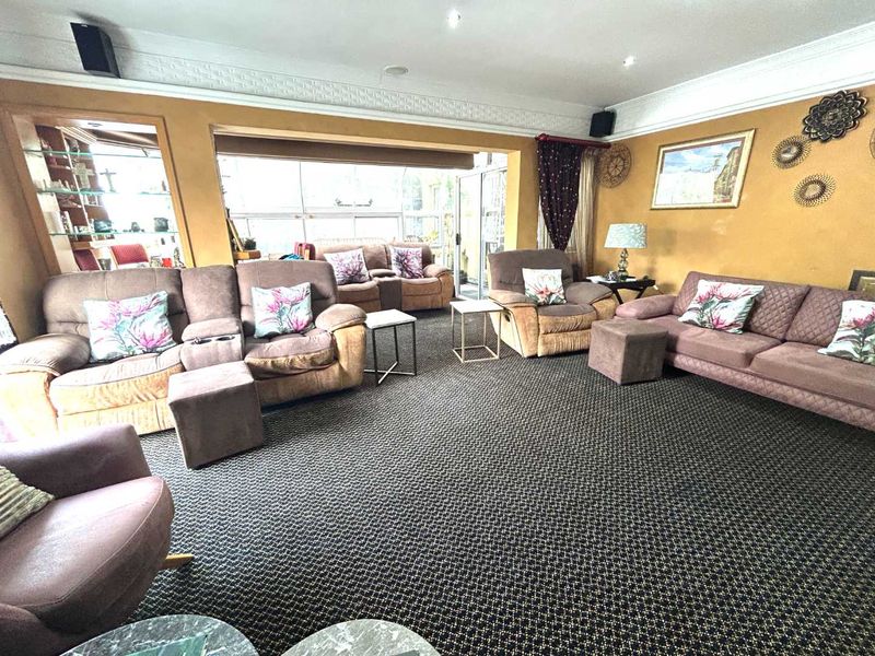HENDRA - EXCEPTIONAL LARGE HOME WITH VERSATILE OPTIONS - Photo 9
