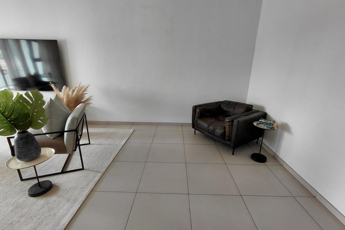 Modern 2-bedroom, 1 bathroom Apartment at Kengies Square - Photo 5