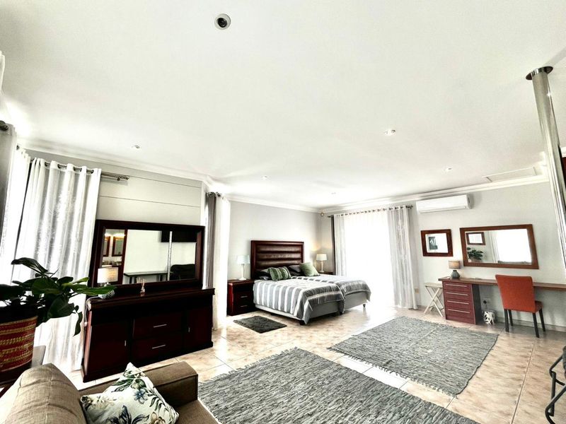 Luxury Family Home - Photo 7