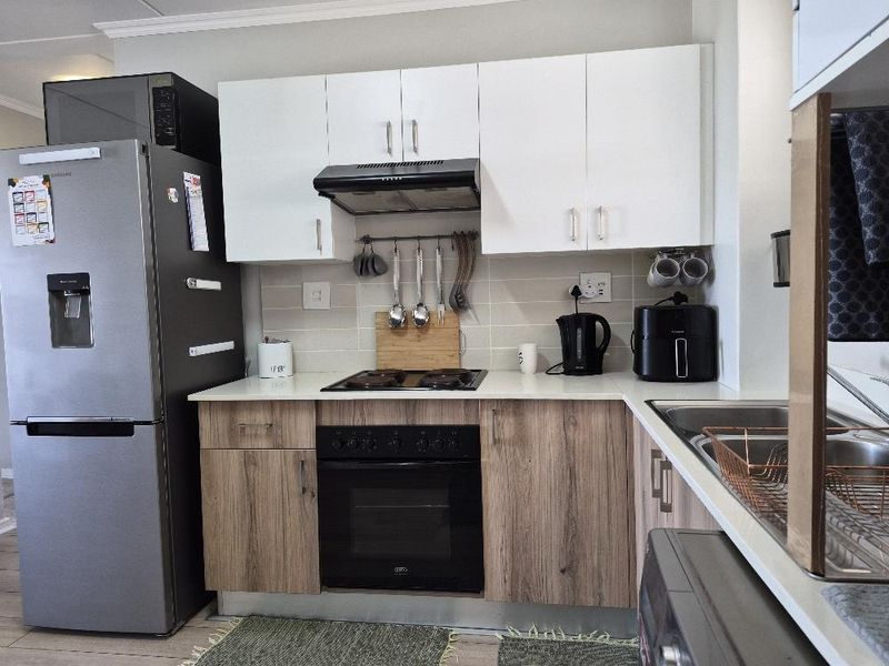 Stunning two-bedroom in Greenpark Lifestyle complex - Photo 7